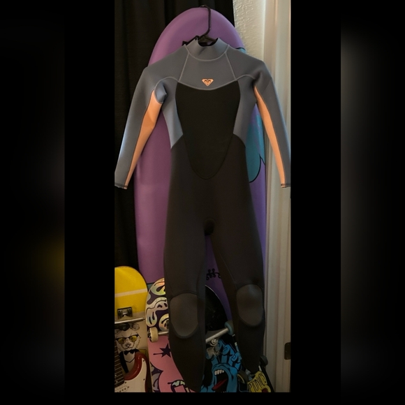Roxy Charcoal and Peach Wetsuit - Picture 1 of 6